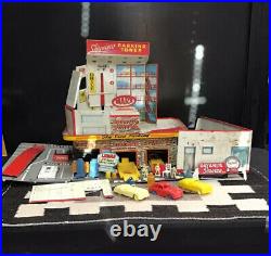 1950s Marx Metal Service Gas Station Center withAccessories