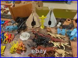 1957 MARX Rin Tin Tin Fort Apache Playset #3658 Tons Of Figures Included