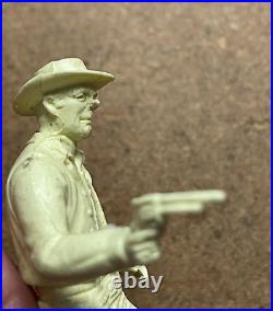 1960-61 62mm vtg MPC Plastic CBS MATT DILLON GUNSMOKE Play set toy figure Marx