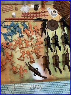 1960s MARX CARRY-ALL ACTION FORT APACHE PLAY SET #4685 w SOLDIERS INDIANS HORSES