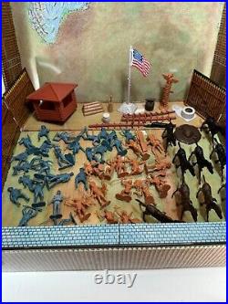 1960s MARX CARRY-ALL ACTION FORT APACHE PLAY SET #4685 w SOLDIERS INDIANS HORSES