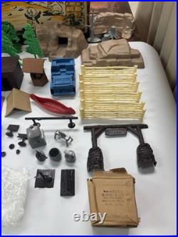 1961 MARX YOGI BEAR at Jellystone National Park PLAYSET #4364