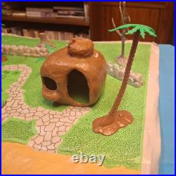 1962 MARX THE FLINTSTONES PLAY SET #4672 with plastic mat town of bedrock