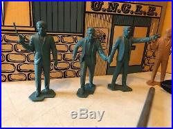 1966 Marx Man From UNCLE Target Play Set 11 Figures 4 Cardboard Darts 79-306C