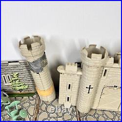 1968 MARX Carry-All Action Fighting Knights Medieval Castle Play Set 102pcs