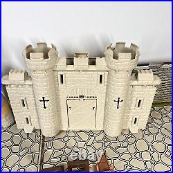 1968 MARX Carry-All Action Fighting Knights Medieval Castle Play Set 102pcs