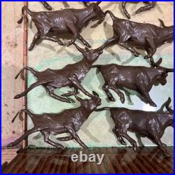 1968 MARX FORT APACHE Carry All Action Tin Case And Figures