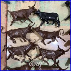 1968 MARX FORT APACHE Carry All Action Tin Case And Figures