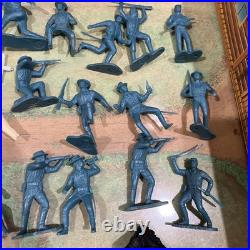 1968 MARX FORT APACHE Carry All Action Tin Case And Figures