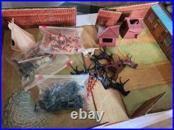1968 Marx Fort Apache Carry-All Playset Complete withextra 54mm Figures very nice