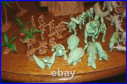 1971 Marx Prehistoric Dinosaurs Play Set #3398 12 MEN, 33 DINOSAURS, TREES. BOX