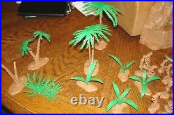 1971 Marx Prehistoric Dinosaurs Play Set #3398 12 MEN, 33 DINOSAURS, TREES. BOX