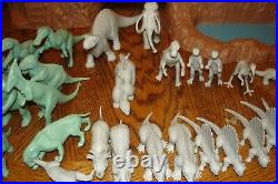 1971 Marx Prehistoric Dinosaurs Play Set #3398 12 MEN, 33 DINOSAURS, TREES. BOX