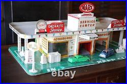 Antique 1950s MARX Tin Litho Garage Service Center Gas Pumps Station Toy cars