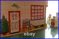 Antique model service station / excellent condition and art work