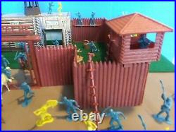 COMPLETE! & WithBOX & DIRECTIONS ORIGINAL1964 MARX Fort Apache Playset 3681