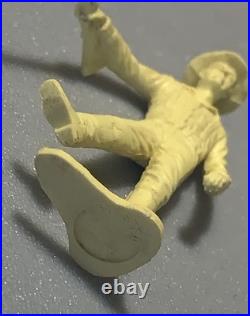 Gunsmoke Matt Dillon Vintage Marx CBS 1960s Cream Plastic Figure Oval Base 62mm