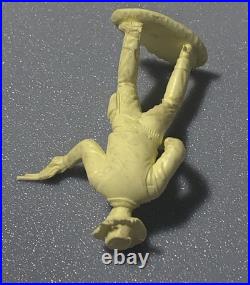 Gunsmoke Matt Dillon Vintage Marx CBS 1960s Cream Plastic Figure Oval Base 62mm