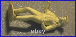 Gunsmoke Matt Dillon Vintage Marx CBS 1960s Cream Plastic Figure Oval Base 62mm