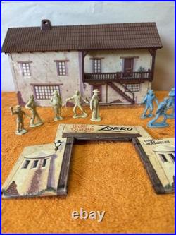 J- Vintage Marx Zorro Hacienda Balcony And 13 Plastic Men