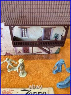 J- Vintage Marx Zorro Hacienda Balcony And 13 Plastic Men