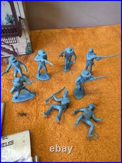 J- Vintage Marx Zorro Hacienda Balcony And 13 Plastic Men
