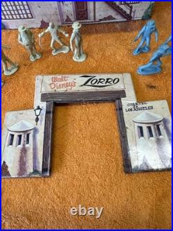J- Vintage Marx Zorro Hacienda Balcony And 13 Plastic Men J- Vintage Marx Zorro Hacienda Balcony And 13 Plastic Men