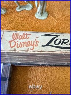 J- Vintage Marx Zorro Hacienda Balcony And 13 Plastic Men