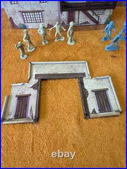 J- Vintage Marx Zorro Hacienda Balcony And 13 Plastic Men