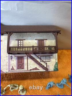J- Vintage Marx Zorro Hacienda Balcony And 13 Plastic Men J- Vintage Marx Zorro Hacienda Balcony And 13 Plastic Men