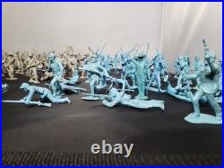 LOUIS MARX Assortment Of Blue And Grey Figures (Battle Of The Blue And Grey)