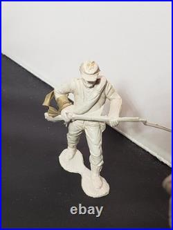 LOUIS MARX Assortment Of Blue And Grey Figures (Battle Of The Blue And Grey)