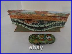 LOUIS MARX VINTAGE MILITARY BATTLEGROUND WithMECHANICAL TANK SET. SEE ACTION VIDEO