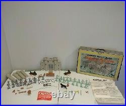 Louis Marx All Action FIGHTING KNIGHTS PLAYSET 4635 Vintage 1968 Tin Litho Carry
