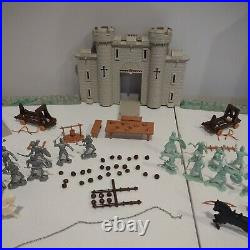 Louis Marx All Action FIGHTING KNIGHTS PLAYSET 4635 Vintage 1968 Tin Litho Carry