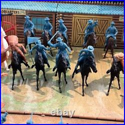 Louis Marx Vtg Fort Apache CarryAll Play Set 4685 Western Cowboys with 106 pieces