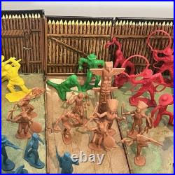 Louis Marx Vtg Fort Apache CarryAll Play Set 4685 Western Cowboys with 106 pieces