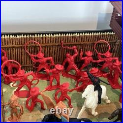 Louis Marx Vtg Fort Apache CarryAll Play Set 4685 Western Cowboys with 106 pieces