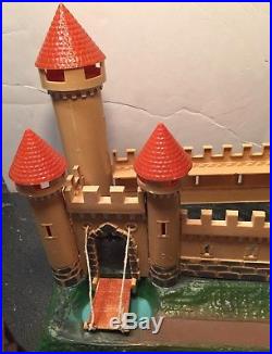 Louis Marx miniature playset Knights & Castle with Box, Figures, Castle, Access