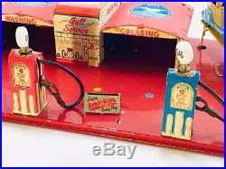 MARX 1930s TIN / PRESSED STEEL BATTERY OPERATED GULL SERVICE STATION PLAY SET