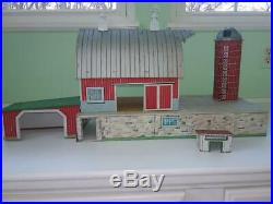 MARX Curved Roof Platform Barn and Accessories Late 1960s Early 1970s