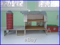 MARX Curved Roof Platform Barn and Accessories Late 1960s Early 1970s