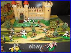 MARX KNIGHTS & CASTLE MINIATURE PLAY SET 1960s BOXED