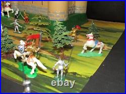 MARX KNIGHTS & CASTLE MINIATURE PLAY SET 1960s BOXED