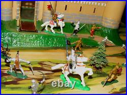 MARX KNIGHTS & CASTLE MINIATURE PLAY SET 1960s BOXED