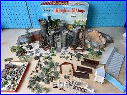 MARX KNIGHTS & CASTLE MINIATURE PLAY SET 1960s HAND PAINTED! VINTAGE