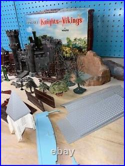 MARX KNIGHTS & CASTLE MINIATURE PLAY SET 1960s HAND PAINTED! VINTAGE