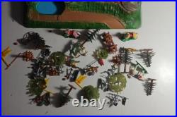 MARX MINATURE PLAYSET PLAY SET KNIGHTS & CASTLE 1960'S HAND PAINTED With BOX USED