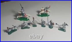 MARX MINATURE PLAYSET PLAY SET KNIGHTS & CASTLE 1960'S HAND PAINTED With BOX USED