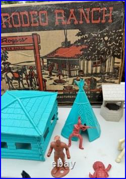 MARX ROY ROGERS RODEO RANCH #3992 PLAYSET With CHARACTER FIGURES & NELLYBELLE Lot3